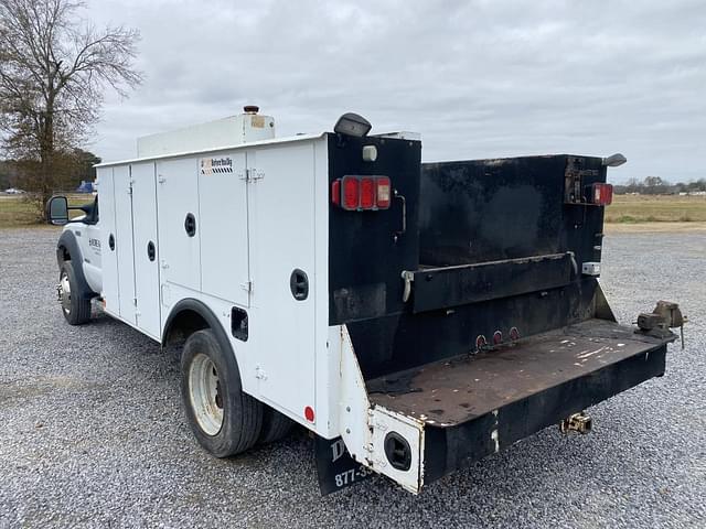 Image of Ford F-550 equipment image 2