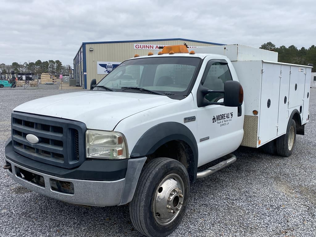 Image of Ford F-550 Primary image