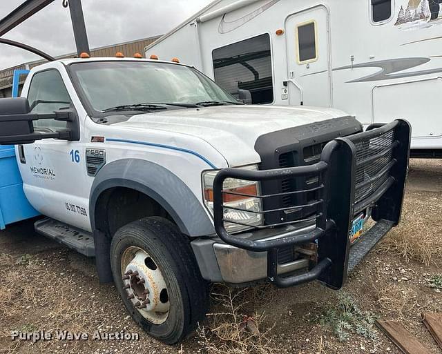 Image of Ford F-550 equipment image 3