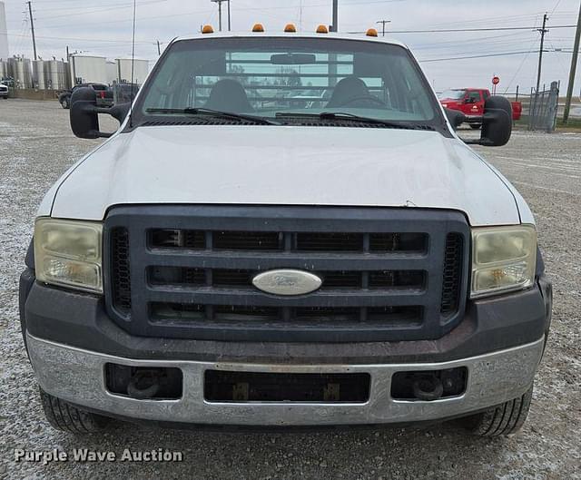 Image of Ford F-550 equipment image 1