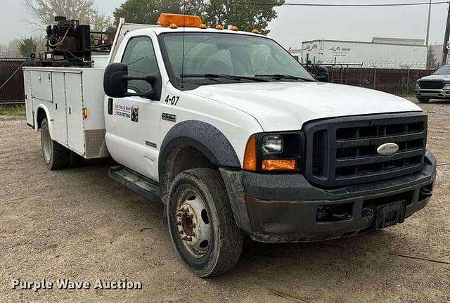 Image of Ford F-550 equipment image 2