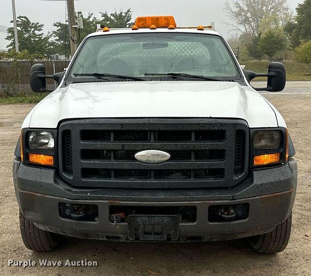 Image of Ford F-550 equipment image 1