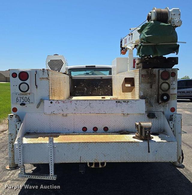Image of Ford F-550 equipment image 4
