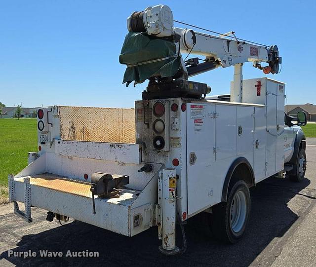 Image of Ford F-550 equipment image 3