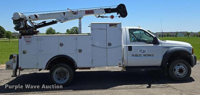 Image of Ford F-550 equipment image 2