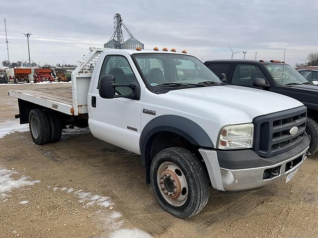 Image of Ford F-550 equipment image 2