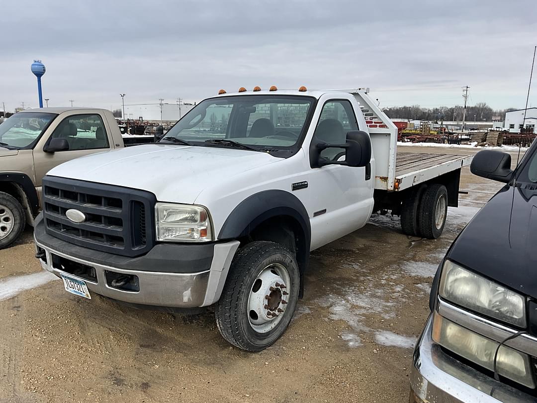 Image of Ford F-550 Primary image