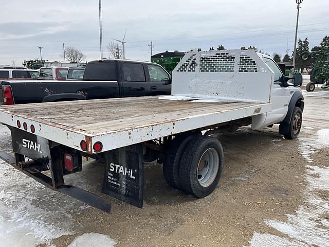 Image of Ford F-550 equipment image 3