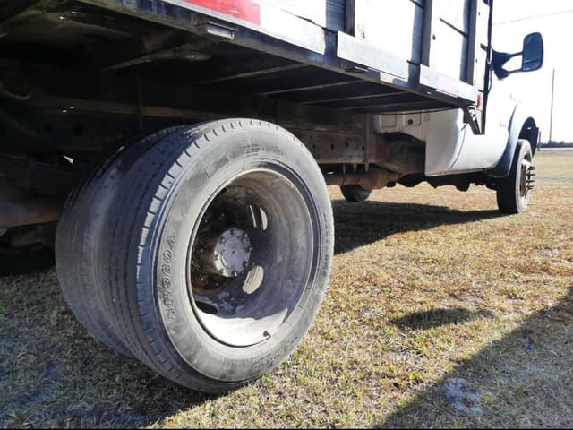 Image of Ford F-550 equipment image 4