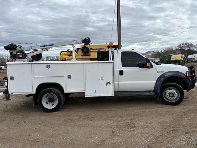 Image of Ford F-550 equipment image 3