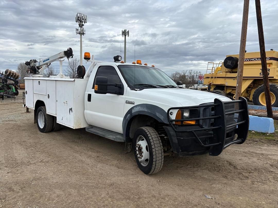 Image of Ford F-550 Primary image