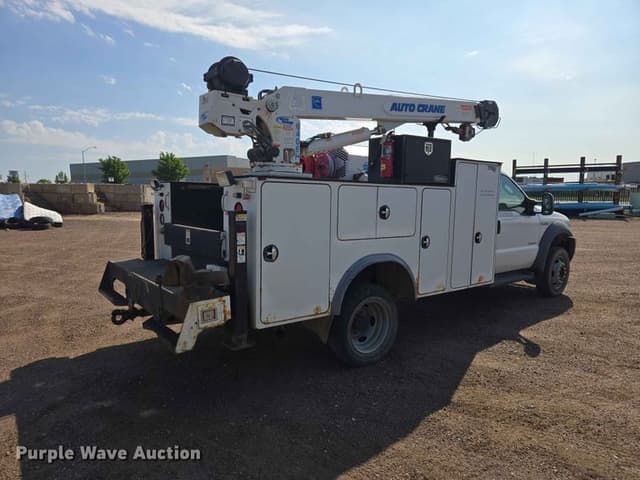 Image of Ford F-550 equipment image 4