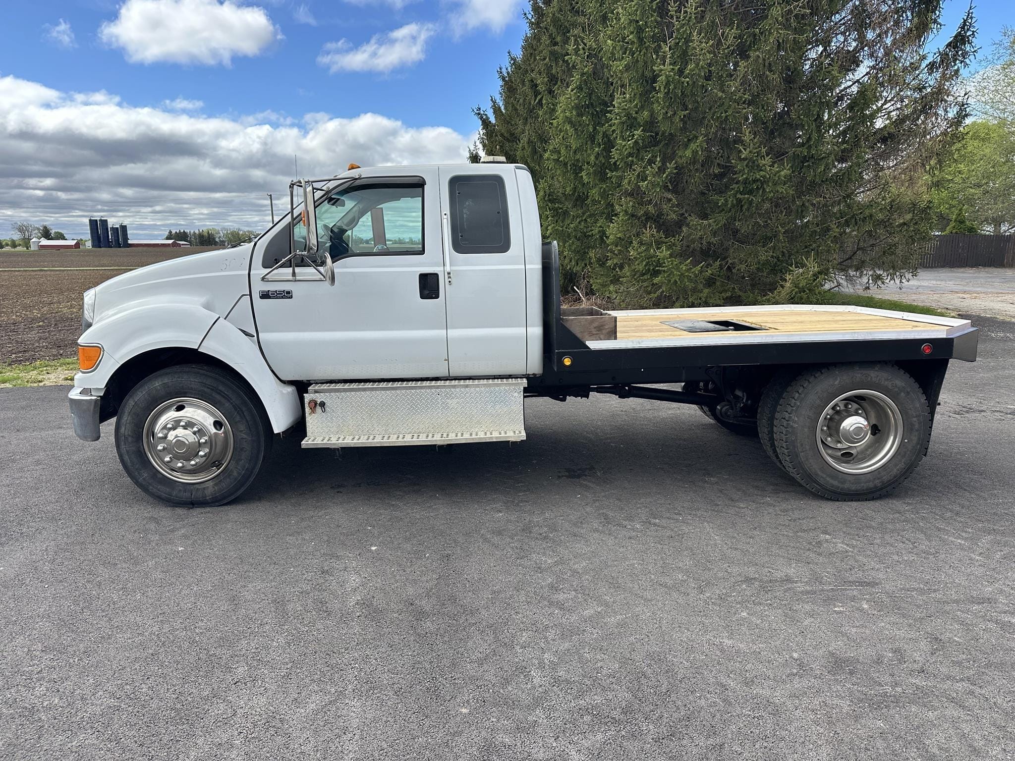 2007 Ford F-650 Equipment Image0