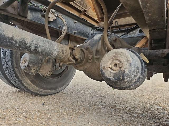 Image of Ford F-650 equipment image 4