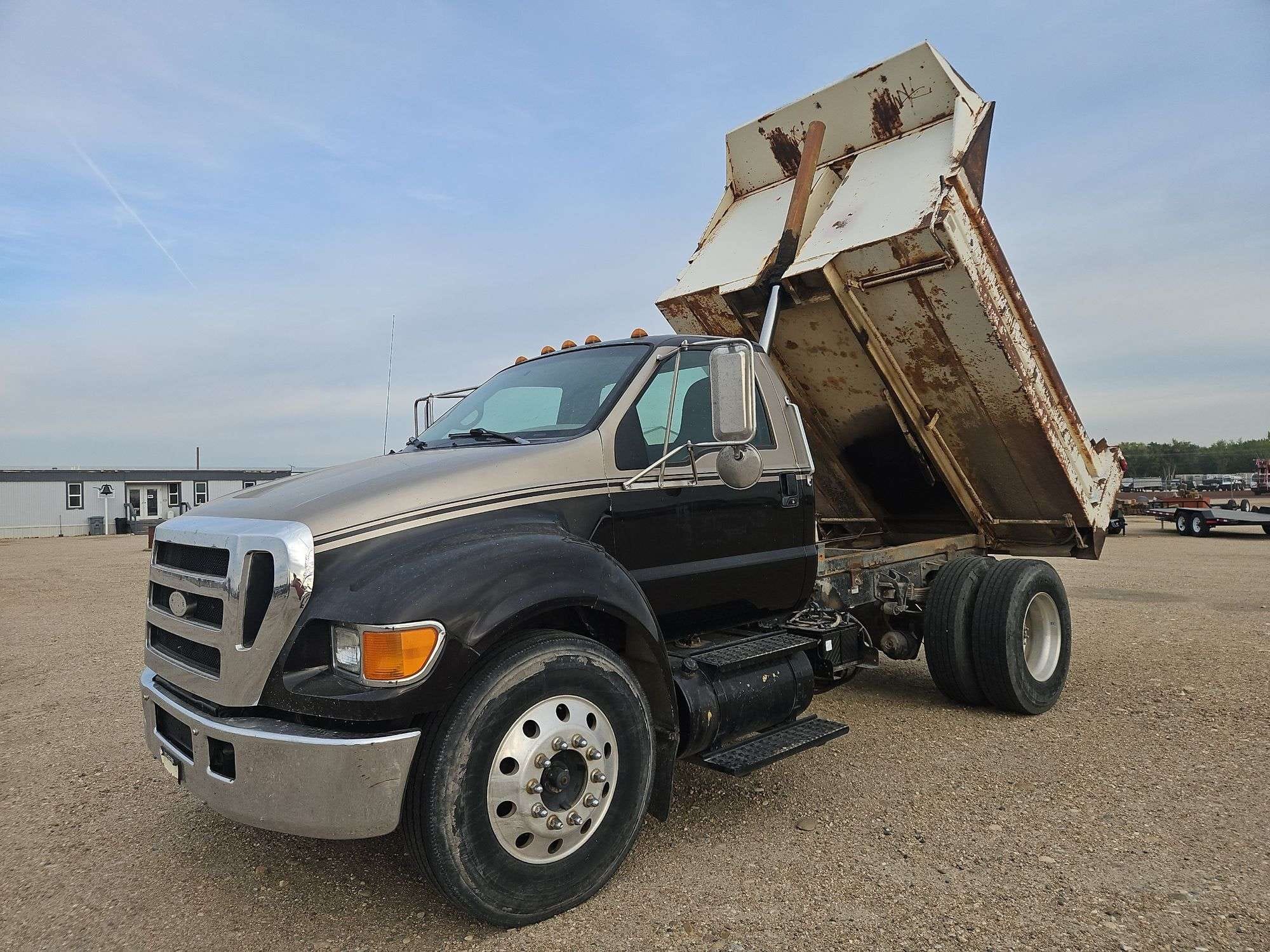 2007 Ford F-650 Equipment Image0