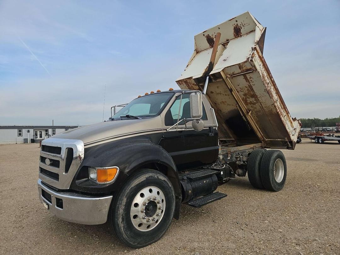 Image of Ford F-650 Primary image
