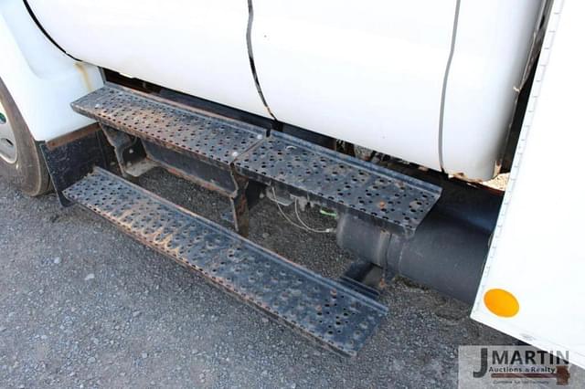 Image of Ford F-650 equipment image 4
