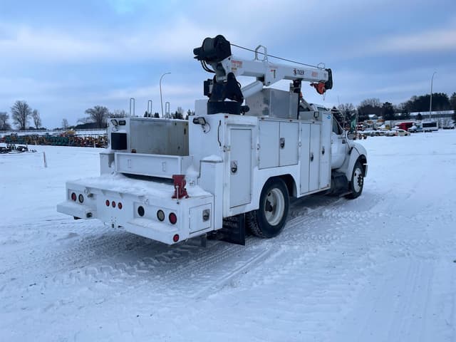 Image of Ford F-650 equipment image 4