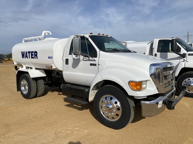 Image of Ford F-650 equipment image 3