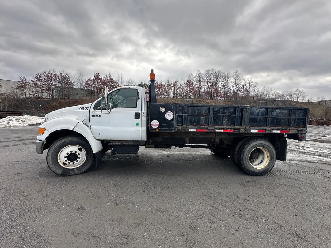 Image of Ford F-750 Primary image