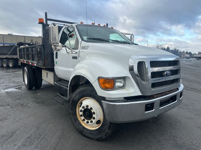 Image of Ford F-750 equipment image 4