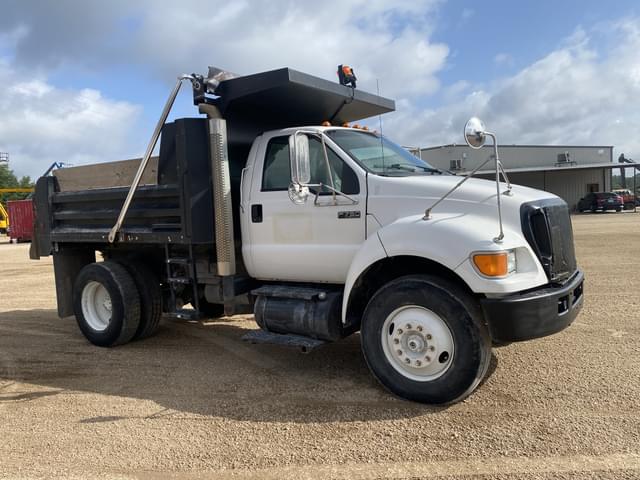 Image of Ford F-750 equipment image 1