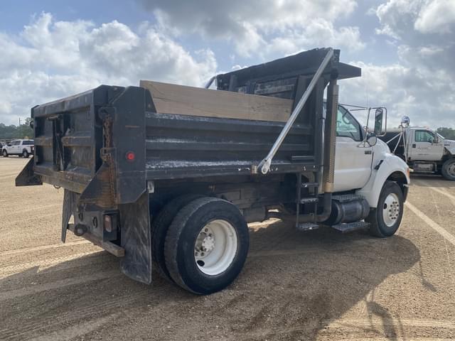 Image of Ford F-750 equipment image 2