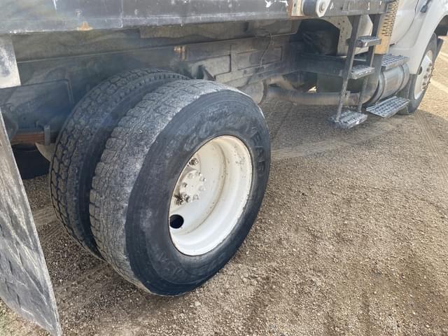 Image of Ford F-750 equipment image 4
