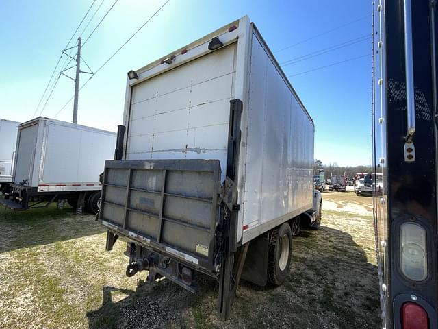 Image of Ford F-750 equipment image 2