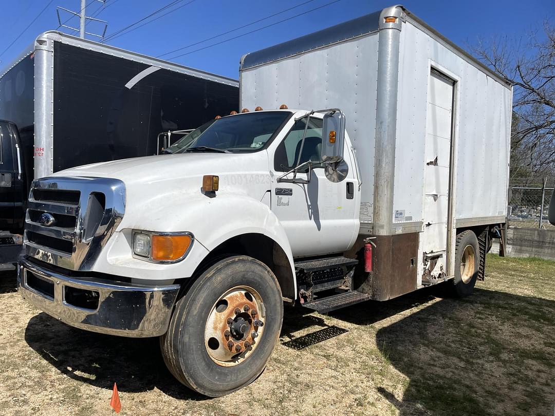 Image of Ford F-750 Primary image