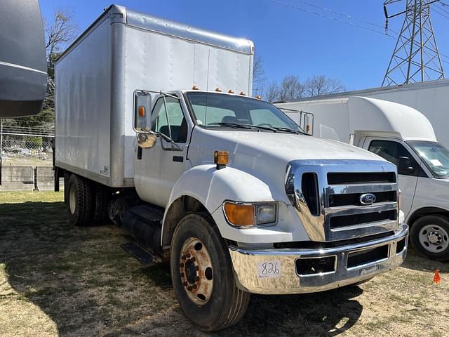 Image of Ford F-750 equipment image 3