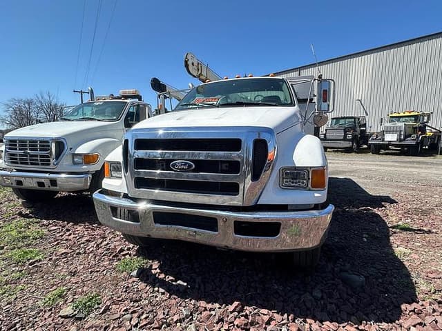Image of Ford F-750 equipment image 3