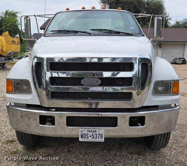 Image of Ford F-750 equipment image 1