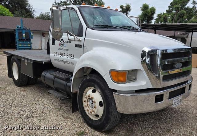 Image of Ford F-750 equipment image 2