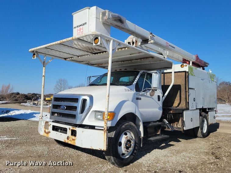 2007 Ford F-750 Equipment Image0