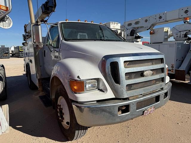 Image of Ford F-750 equipment image 1