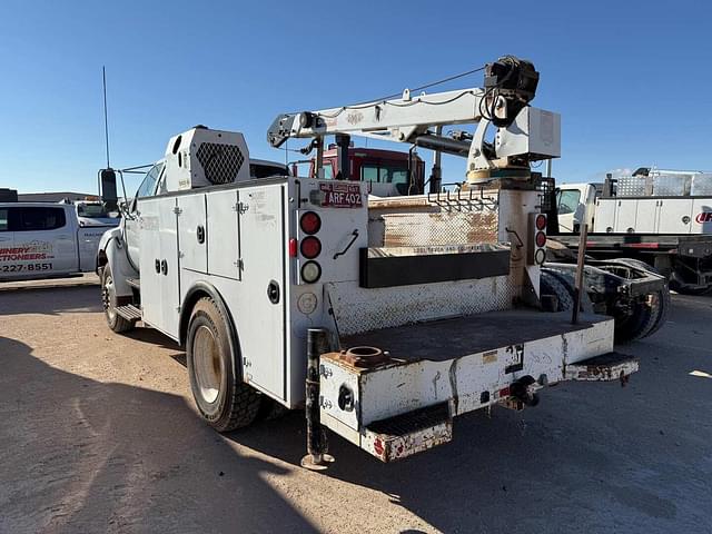 Image of Ford F-750 equipment image 4