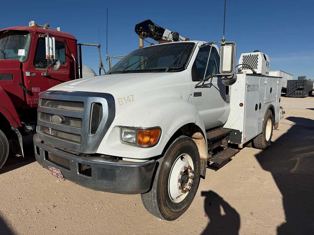 Image of Ford F-750 Primary image