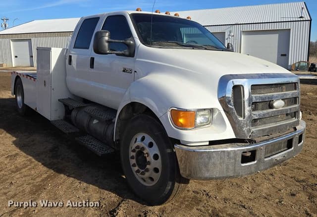 Image of Ford F-750 equipment image 2