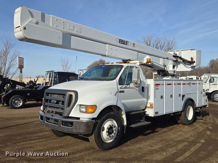 2007 Ford F-750 Equipment Image0
