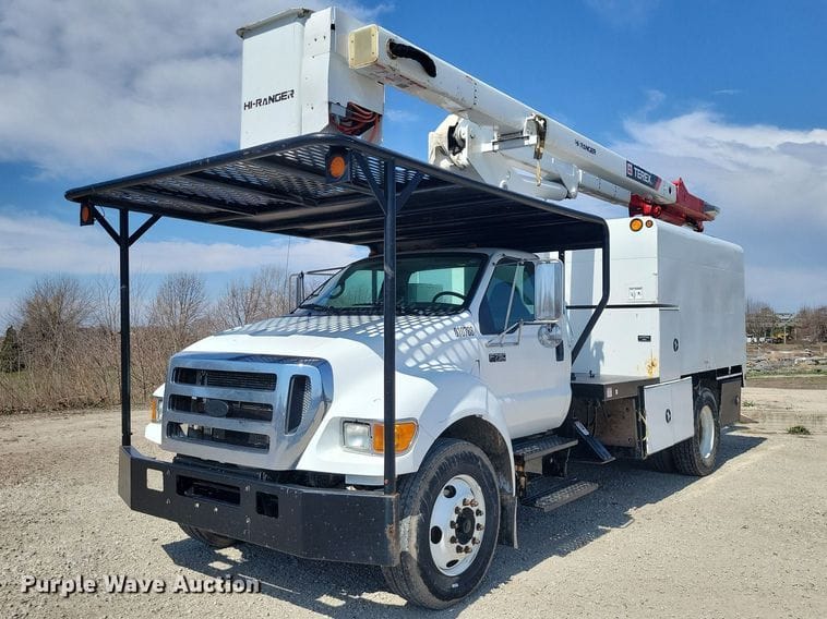 2007 Ford F-750 Equipment Image0
