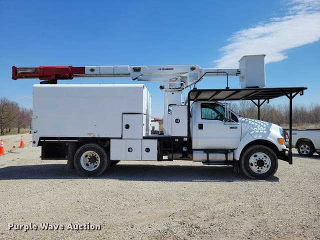 Image of Ford F-750 equipment image 3
