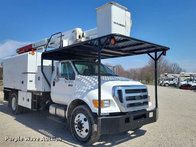 Image of Ford F-750 equipment image 2