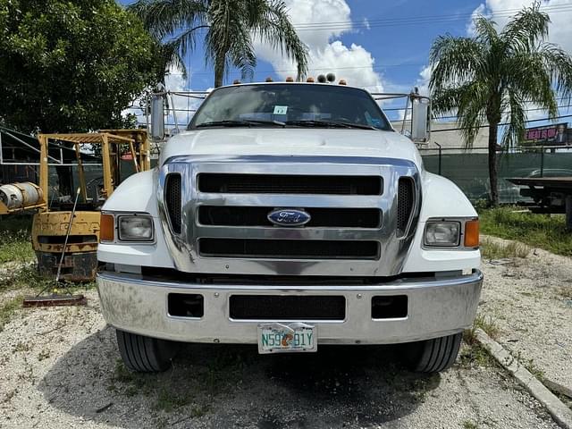 Image of Ford F-750 equipment image 3