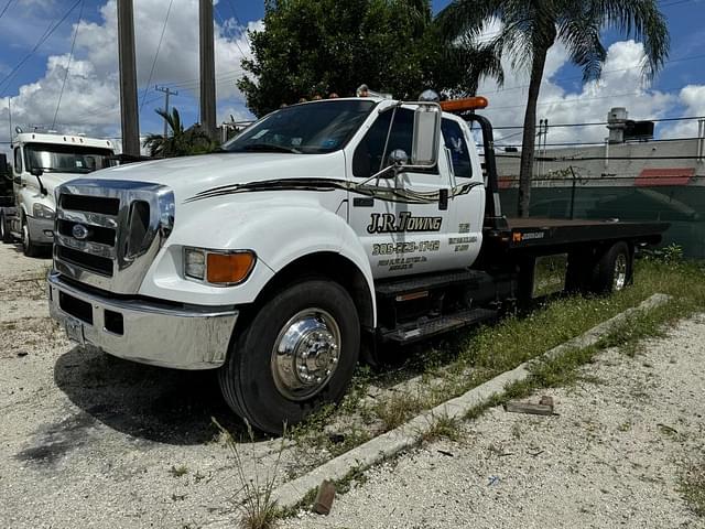 Image of Ford F-750 equipment image 2