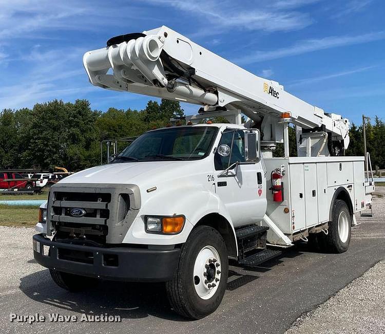 2007 Ford F-750 Equipment Image0