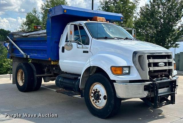 Image of Ford F-750 equipment image 2