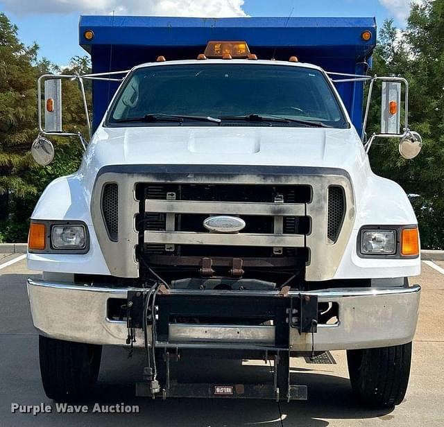 Image of Ford F-750 equipment image 1