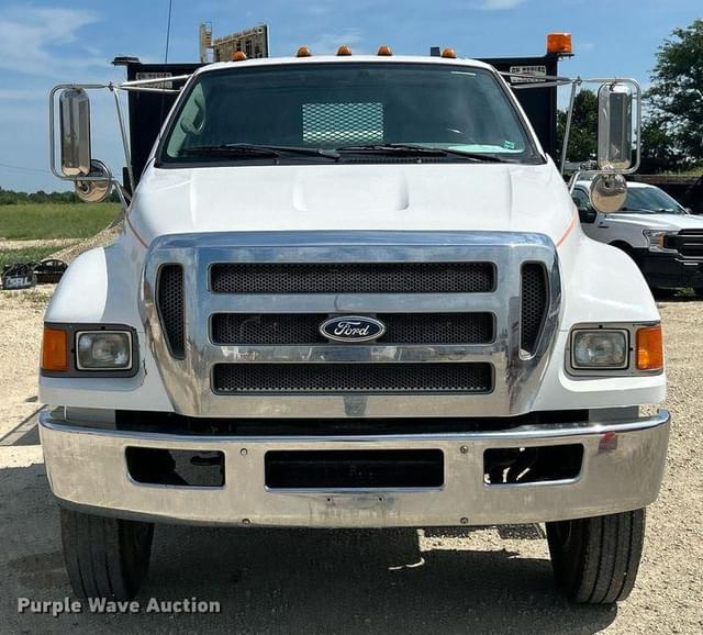 Image of Ford F-750 equipment image 1