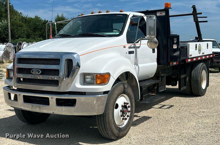 Image of Ford F-750 Primary image